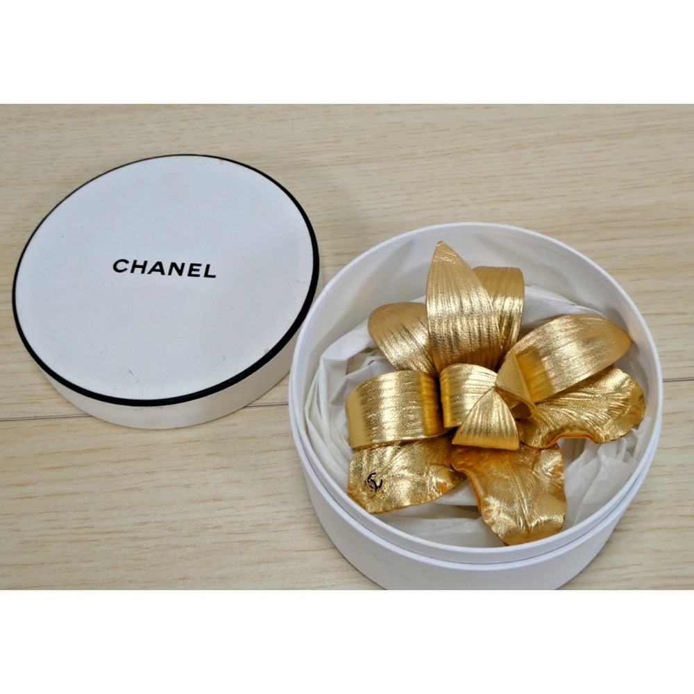 CHANEL Brooch - Gold Lily-of-the-Valley Brooch with Original Box – 2019
